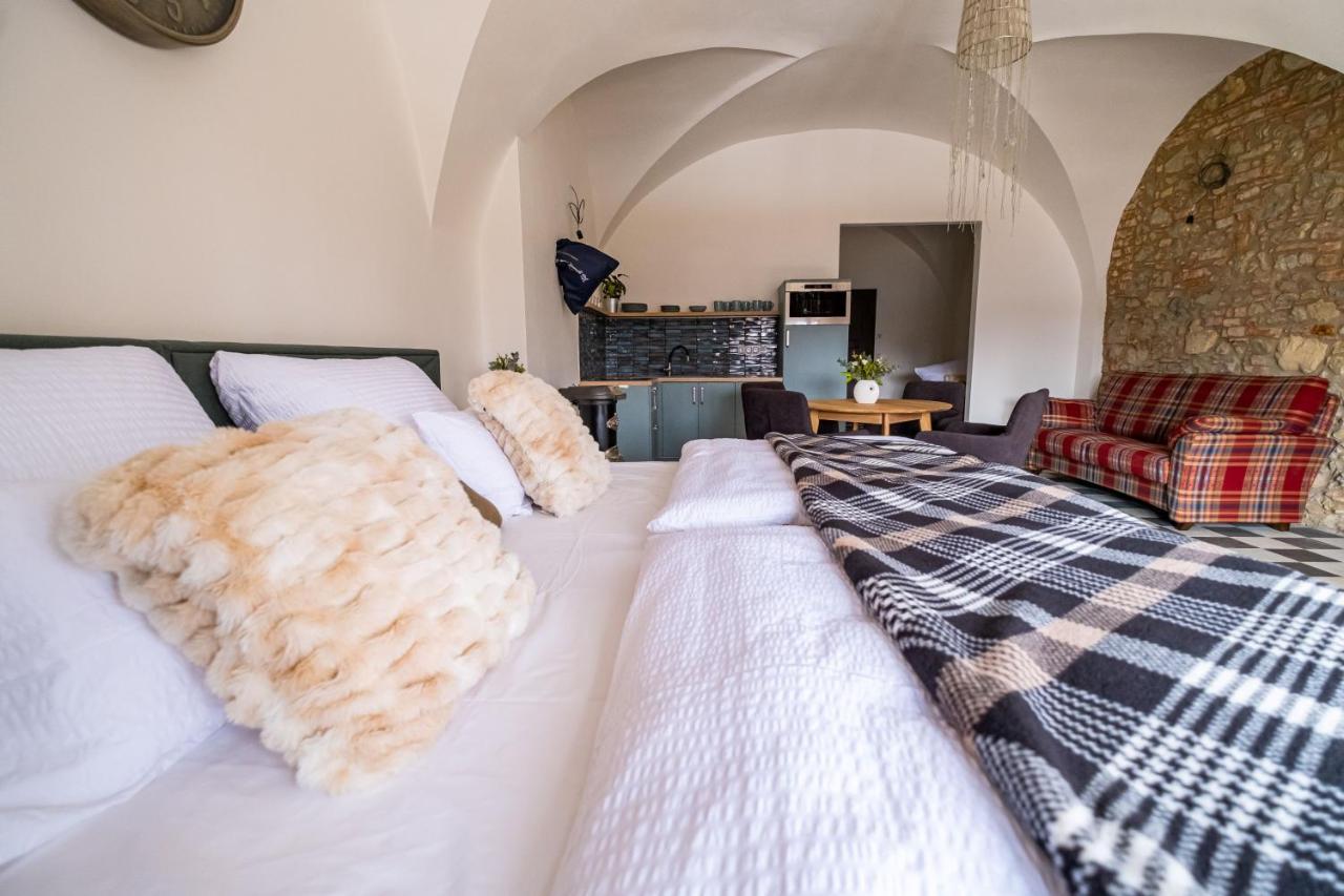 Knize Ferdinand Apartments Mikulov Exteriör bild