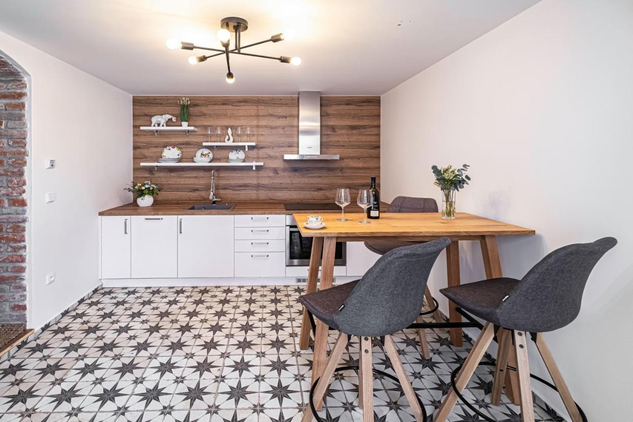 Knize Ferdinand Apartments Mikulov Exteriör bild