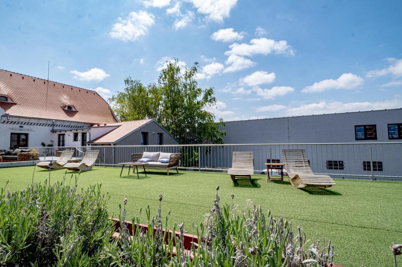 Knize Ferdinand Apartments Mikulov Exteriör bild