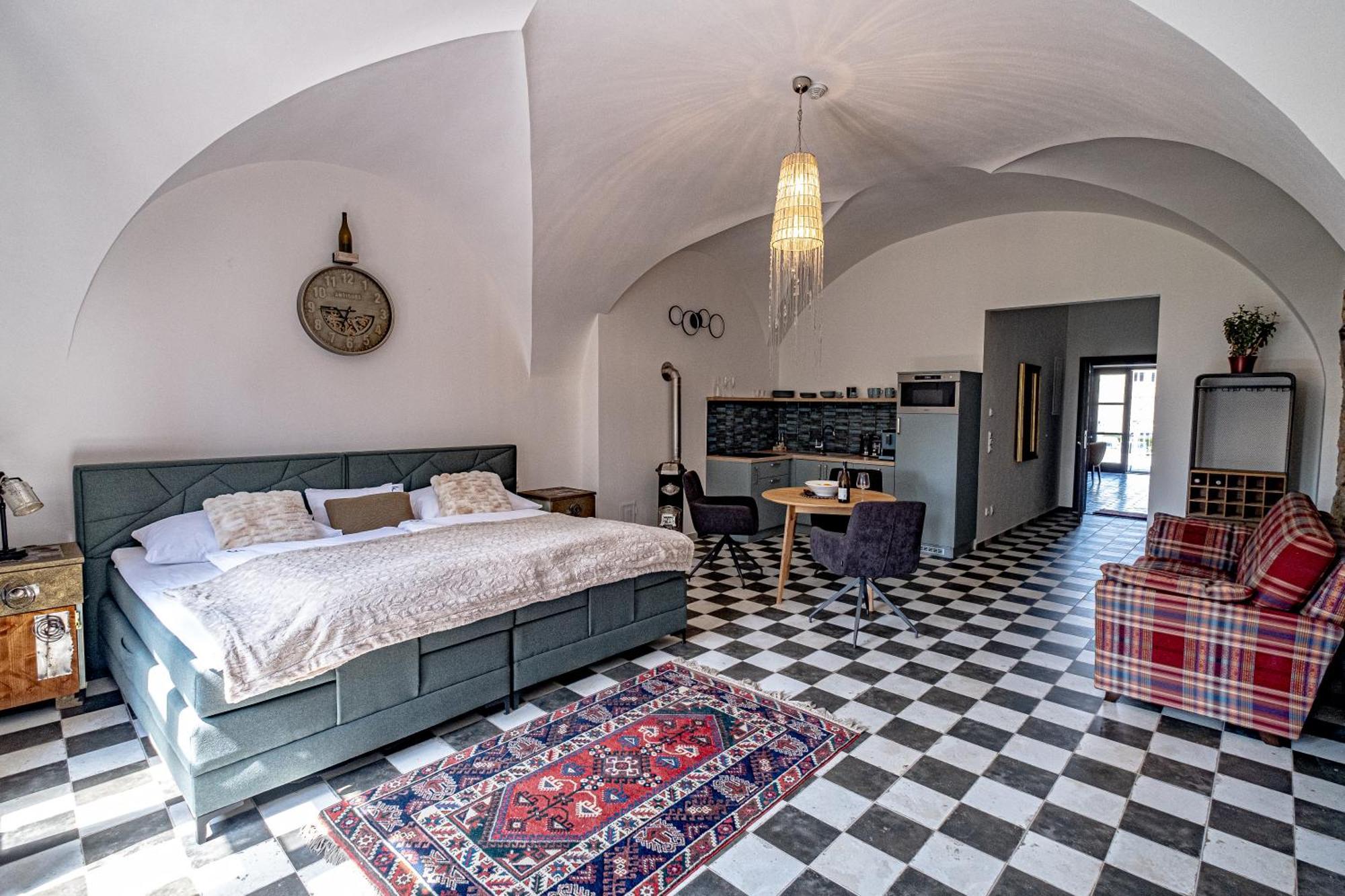 Knize Ferdinand Apartments Mikulov Rum bild